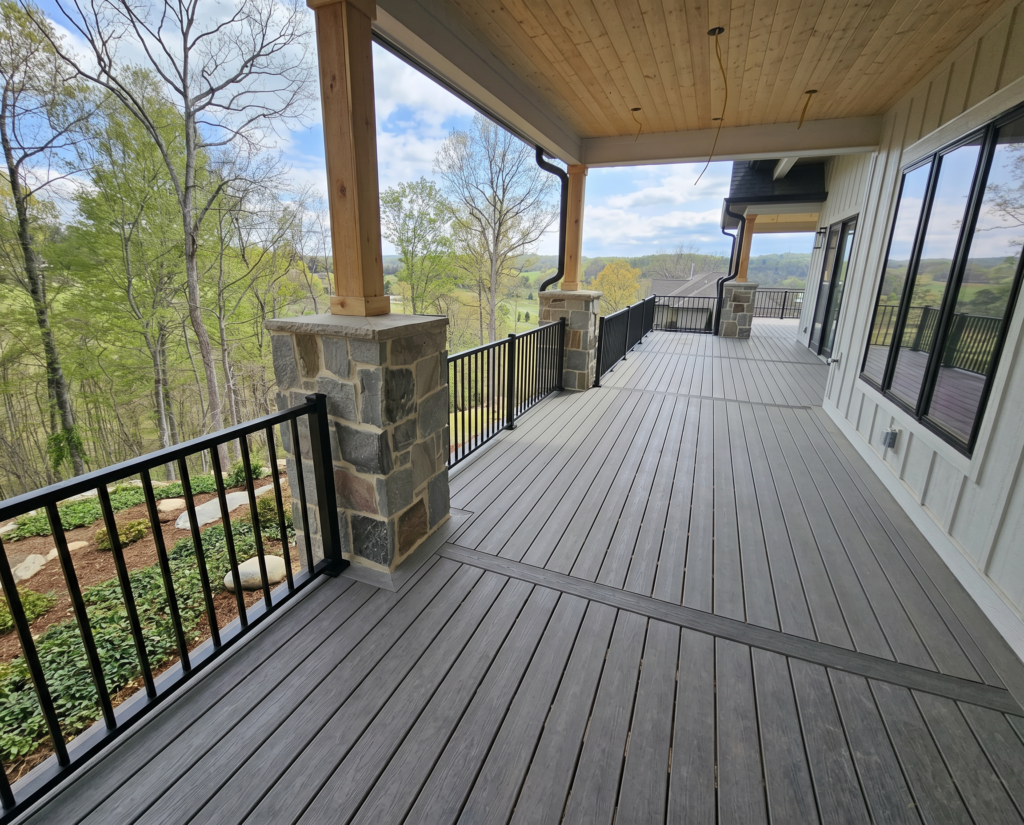 Custom deck built in east Tennessee using Trex and metal railings
